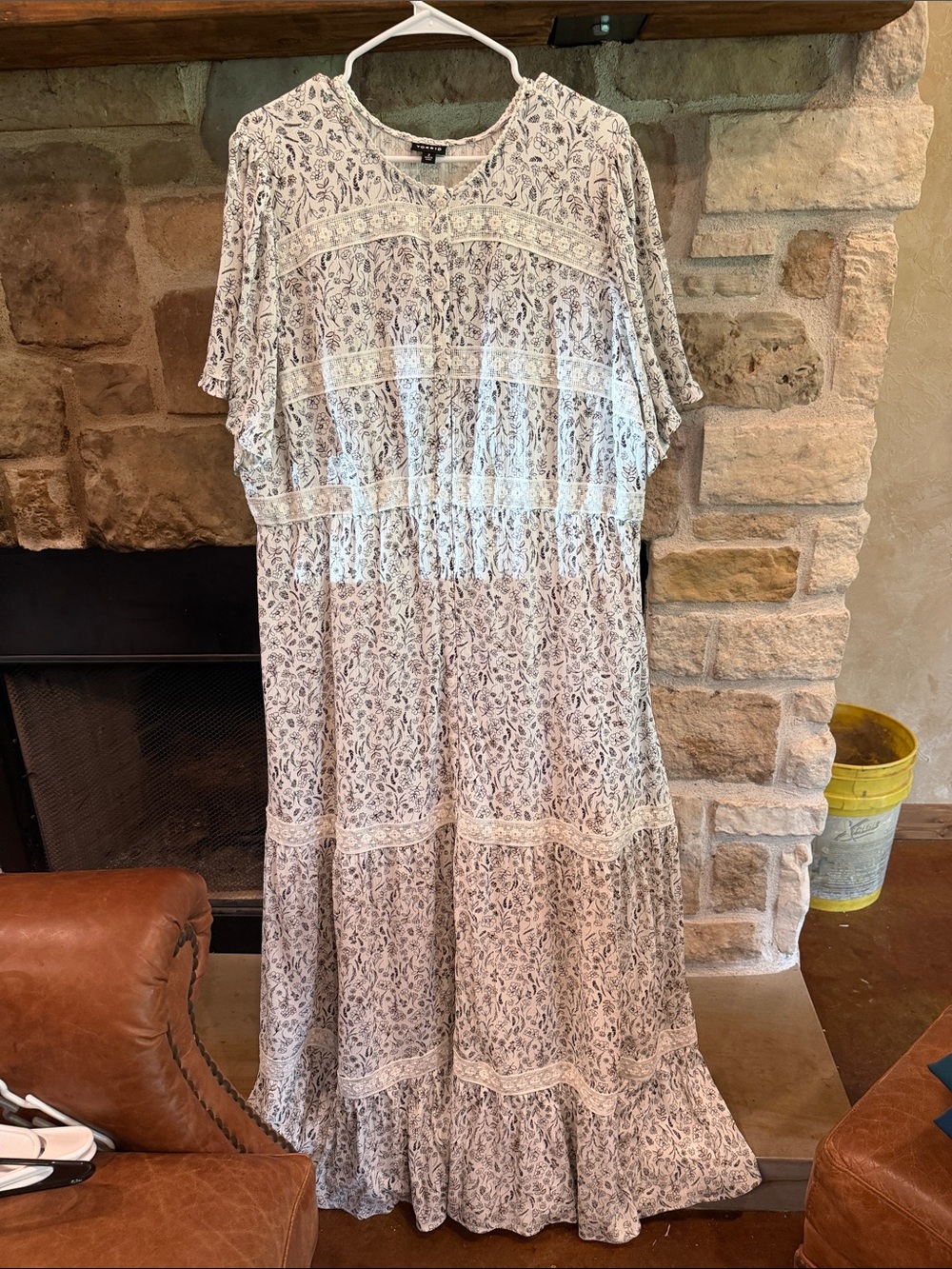 torrid Cream and Gray Floral Maxi Dress